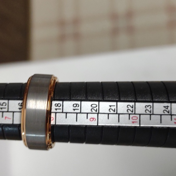 ELGNT Men's ring size 8 - Picture 2 of 4